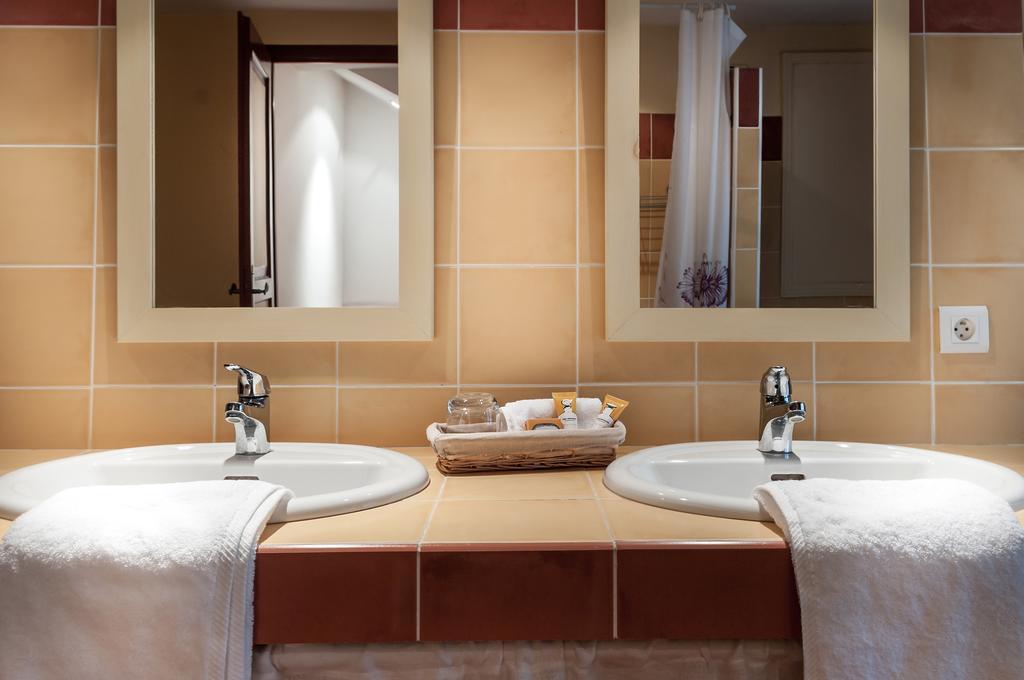 Bed and Breakfast Le Clos Des Canebiers Грасс Номер фото